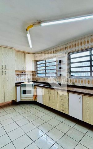 Casa à venda com 150m², 4 quartos e 4 vagas Casa à venda com 150m², 4 quartos e 4 vagasCozinha