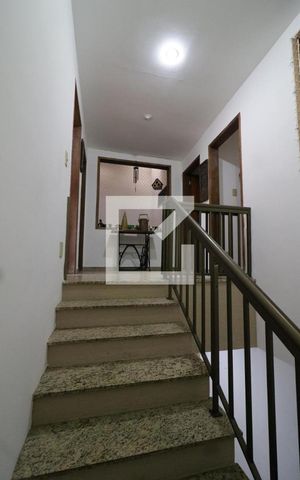 Casa à venda com 157m², 3 quartos e 2 vagasEscada