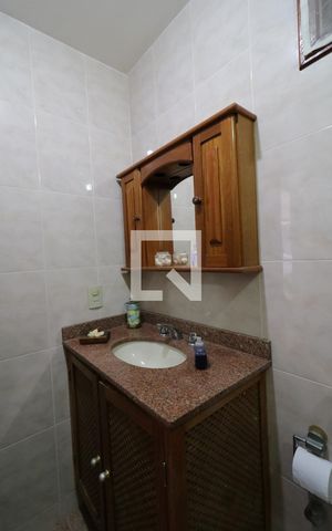 Casa à venda com 157m², 3 quartos e 2 vagasBanheiro Social