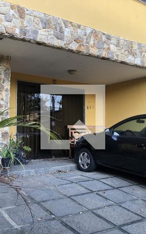 Casa à venda com 157m², 3 quartos e 2 vagasGaragem