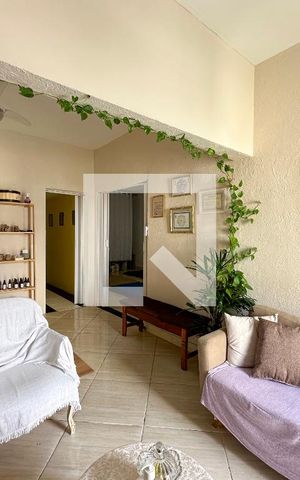 Casa à venda com 225m², 3 quartos e 2 vagasSala
