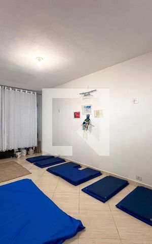 Casa à venda com 225m², 3 quartos e 2 vagasSala