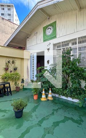 Casa à venda com 225m², 3 quartos e 2 vagasVaranda/Frente