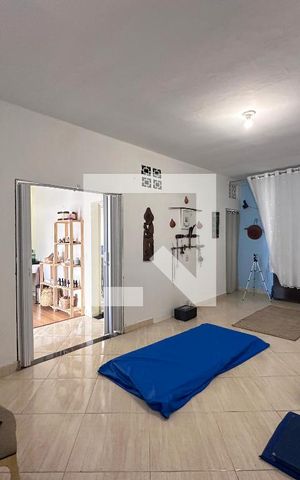 Casa à venda com 225m², 3 quartos e 2 vagasSala
