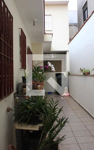Casa à venda com 112m², 3 quartos e 3 vagasCorredor lateral/ Quintal