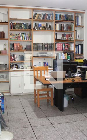 Casa à venda com 112m², 3 quartos e 3 vagasEscritório