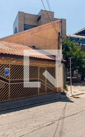 Casa à venda com 190m², 3 quartos e 3 vagas Casa à venda com 190m², 3 quartos e 3 vagasFachada