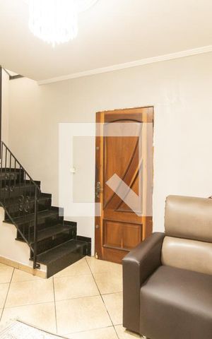 Casa à venda com 190m², 4 quartos e 2 vagas Casa à venda com 190m², 4 quartos e 2 vagasSala