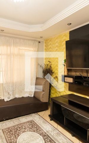Casa à venda com 190m², 4 quartos e 2 vagas Casa à venda com 190m², 4 quartos e 2 vagasSala