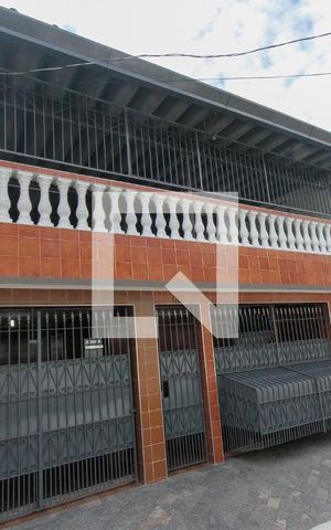 Casa à venda com 368m², 3 quartos e 2 vagas Casa à venda com 368m², 3 quartos e 2 vagasFachada