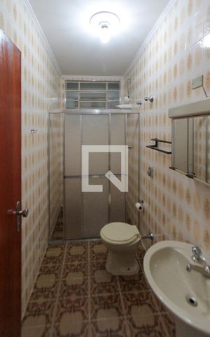 Casa à venda com 368m², 3 quartos e 2 vagas Casa à venda com 368m², 3 quartos e 2 vagasBanheiro