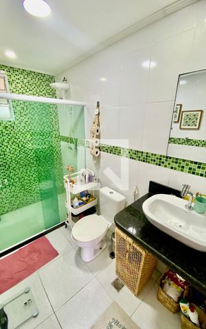 Apartamento à venda com 74m², 2 quartos e 1 vaga Apartamento à venda com 74m², 2 quartos e 1 vagaBanheiro