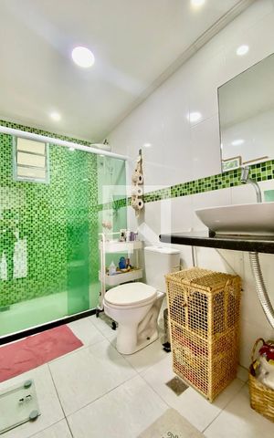 Apartamento à venda com 74m², 2 quartos e 1 vaga Apartamento à venda com 74m², 2 quartos e 1 vagaBanheiro