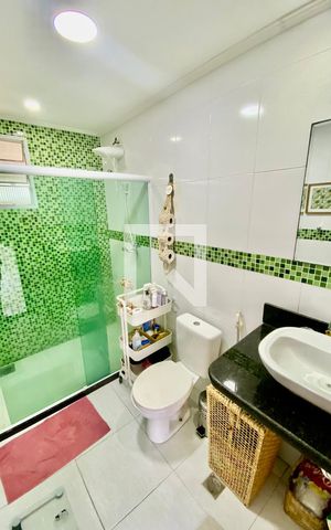 Apartamento à venda com 74m², 2 quartos e 1 vaga Apartamento à venda com 74m², 2 quartos e 1 vagaBanheiro