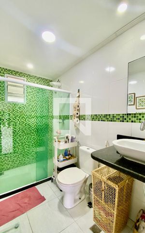 Apartamento à venda com 74m², 2 quartos e 1 vaga Apartamento à venda com 74m², 2 quartos e 1 vagaBanheiro