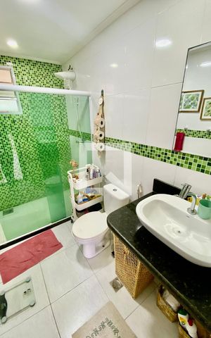 Apartamento à venda com 74m², 2 quartos e 1 vaga Apartamento à venda com 74m², 2 quartos e 1 vagaBanheiro