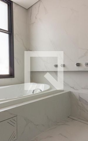 Casa à venda com 518m², 6 quartos e sem vagaBanheiro da Suíte 4