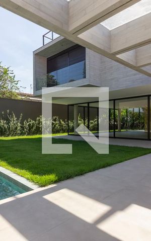 Casa à venda com 518m², 6 quartos e sem vagaQuintal