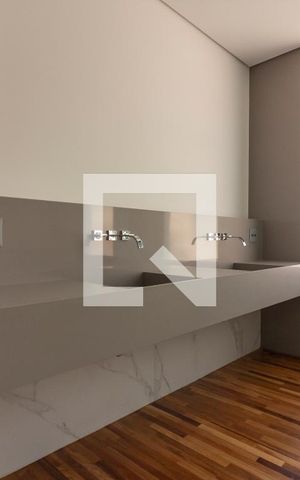 Casa à venda com 518m², 6 quartos e sem vagaBanheiro da Suíte 4