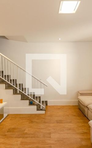Casa à venda com 120m², 2 quartos e 2 vagas Casa à venda com 120m², 2 quartos e 2 vagasSala