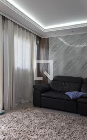 Casa à venda com 180m², 3 quartos e 2 vagas Casa à venda com 180m², 3 quartos e 2 vagasSala