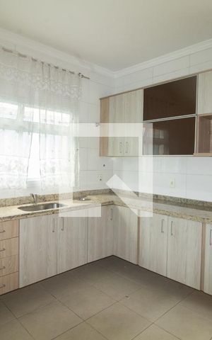 Casa à venda com 200m², 3 quartos e sem vaga Casa à venda com 200m², 3 quartos e sem vagaCozinha - Armários