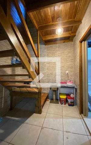 Casa à venda com 330m², 5 quartos e 4 vagas Casa à venda com 330m², 5 quartos e 4 vagasescada