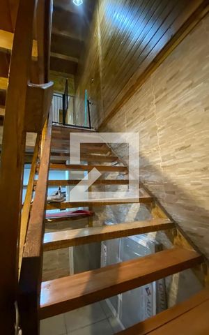 Casa à venda com 330m², 5 quartos e 4 vagas Casa à venda com 330m², 5 quartos e 4 vagasescada