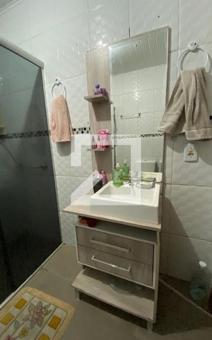 Casa à venda com 330m², 5 quartos e 4 vagas Casa à venda com 330m², 5 quartos e 4 vagasbanheiro