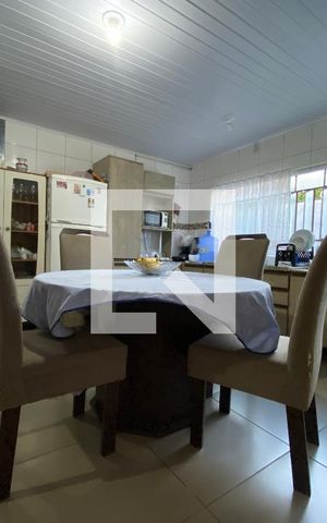 Casa à venda com 330m², 5 quartos e 4 vagas Casa à venda com 330m², 5 quartos e 4 vagasCozinha