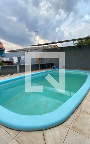 Casa à venda com 330m², 5 quartos e 4 vagas Casa à venda com 330m², 5 quartos e 4 vagasÁrea externa
