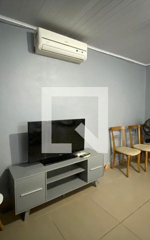 Casa à venda com 330m², 5 quartos e 4 vagas Casa à venda com 330m², 5 quartos e 4 vagasSala