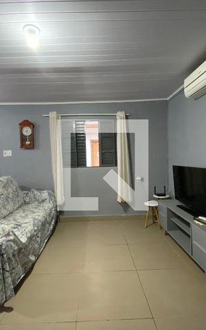Casa à venda com 330m², 5 quartos e 4 vagas Casa à venda com 330m², 5 quartos e 4 vagasSala