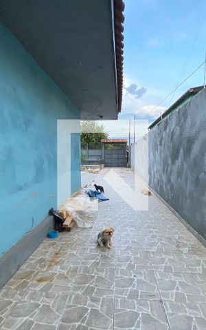 Casa à venda com 330m², 5 quartos e 4 vagas Casa à venda com 330m², 5 quartos e 4 vagasÁrea externa