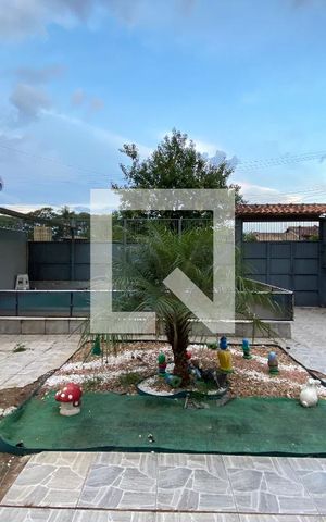 Casa à venda com 330m², 5 quartos e 4 vagas Casa à venda com 330m², 5 quartos e 4 vagasÁrea externa