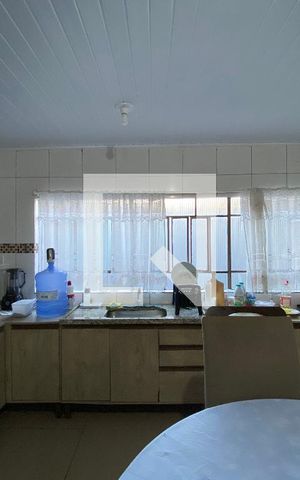 Casa à venda com 330m², 5 quartos e 4 vagas Casa à venda com 330m², 5 quartos e 4 vagasCozinha