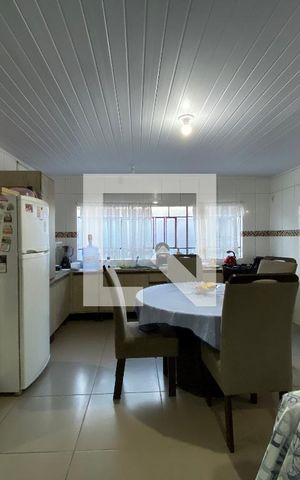 Casa à venda com 330m², 5 quartos e 4 vagas Casa à venda com 330m², 5 quartos e 4 vagasCozinha
