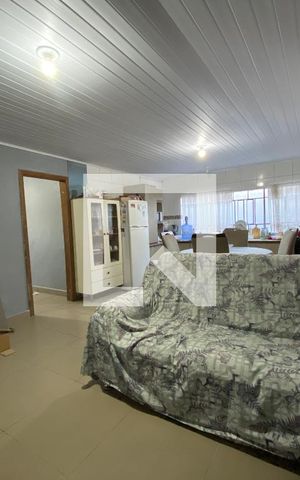 Casa à venda com 330m², 5 quartos e 4 vagas Casa à venda com 330m², 5 quartos e 4 vagasSala