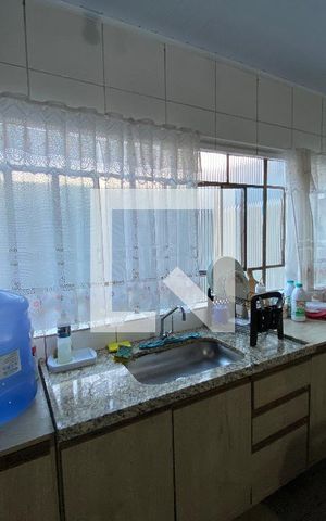 Casa à venda com 330m², 5 quartos e 4 vagas Casa à venda com 330m², 5 quartos e 4 vagasCozinha