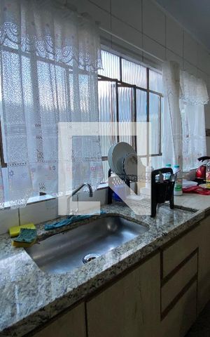 Casa à venda com 330m², 5 quartos e 4 vagas Casa à venda com 330m², 5 quartos e 4 vagasCozinha