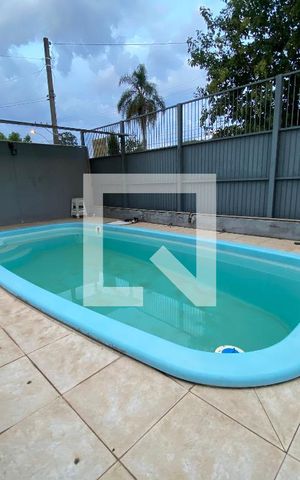 Casa à venda com 330m², 5 quartos e 4 vagas Casa à venda com 330m², 5 quartos e 4 vagasÁrea externa
