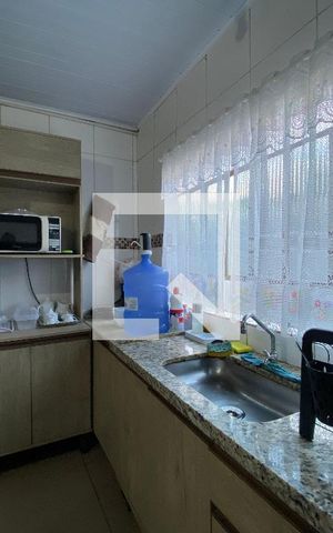Casa à venda com 330m², 5 quartos e 4 vagas Casa à venda com 330m², 5 quartos e 4 vagasCozinha
