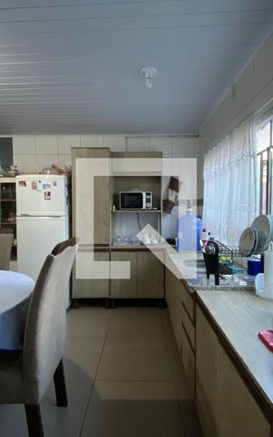 Casa à venda com 330m², 5 quartos e 4 vagas Casa à venda com 330m², 5 quartos e 4 vagasCozinha