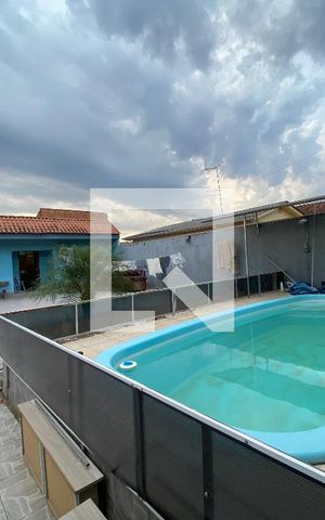 Casa à venda com 330m², 5 quartos e 4 vagas Casa à venda com 330m², 5 quartos e 4 vagasÁrea externa