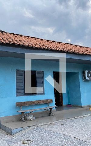 Casa à venda com 330m², 5 quartos e 4 vagas Casa à venda com 330m², 5 quartos e 4 vagasÁrea externa