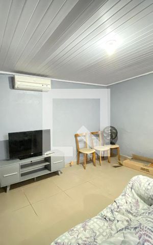 Casa à venda com 330m², 5 quartos e 4 vagas Casa à venda com 330m², 5 quartos e 4 vagasSala