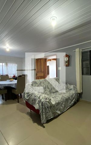 Casa à venda com 330m², 5 quartos e 4 vagas Casa à venda com 330m², 5 quartos e 4 vagasSala