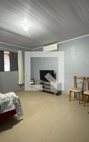 Casa à venda com 330m², 5 quartos e 4 vagas Casa à venda com 330m², 5 quartos e 4 vagasSala