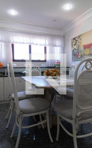 Casa à venda com 331m², 4 quartos e 4 vagasCozinha