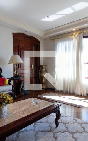 Casa à venda com 331m², 4 quartos e 4 vagasSala 1